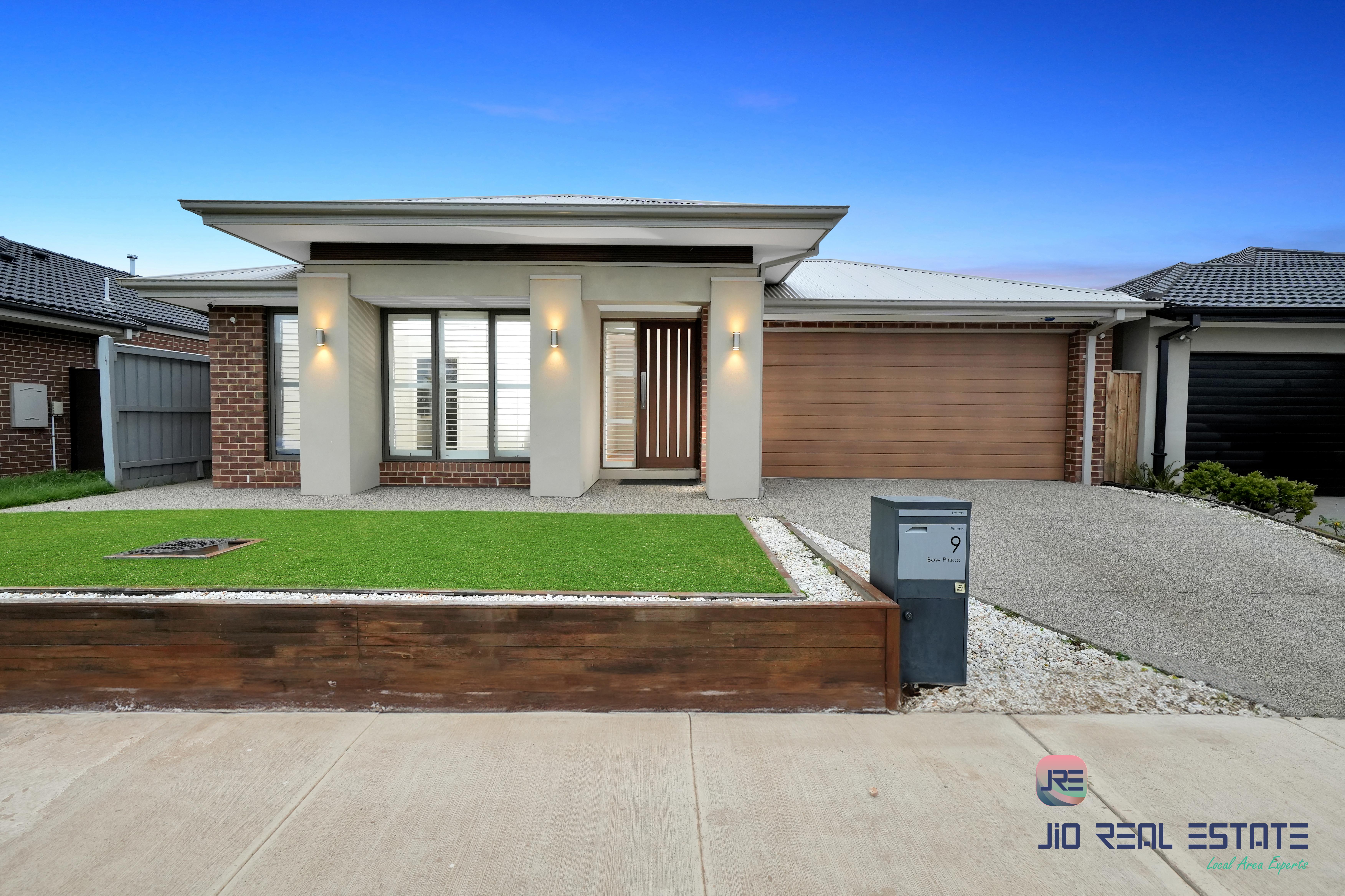 9 Bow Place, Thornhill Park VIC