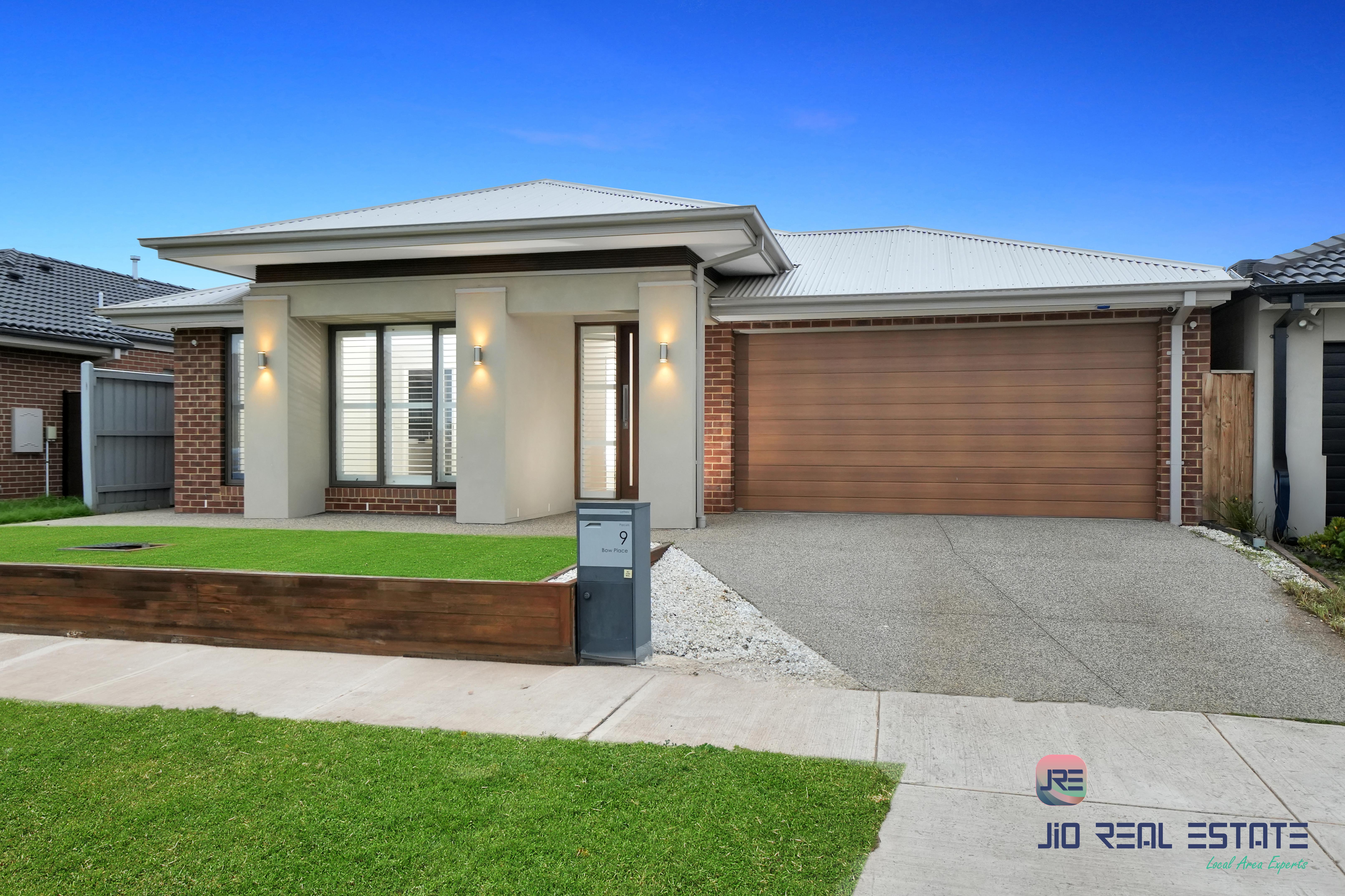 9 Bow Place, Thornhill Park VIC