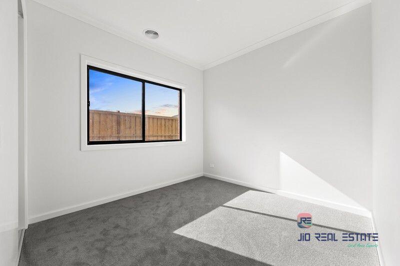 7 Zelkova Circuit, Fraser Rise VIC