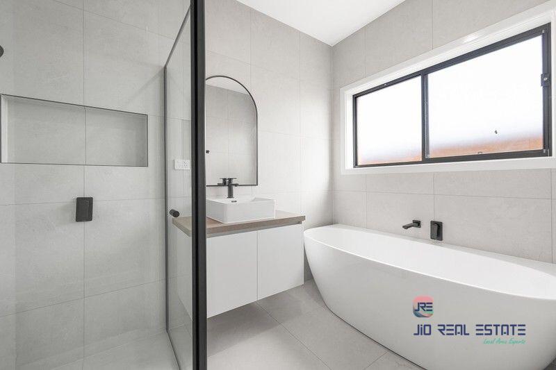 7 Zelkova Circuit, Fraser Rise VIC