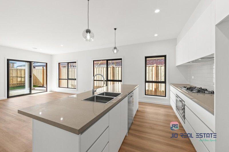 7 Zelkova Circuit, Fraser Rise VIC