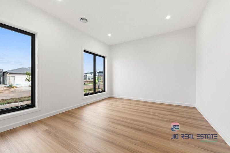 7 Zelkova Circuit, Fraser Rise VIC