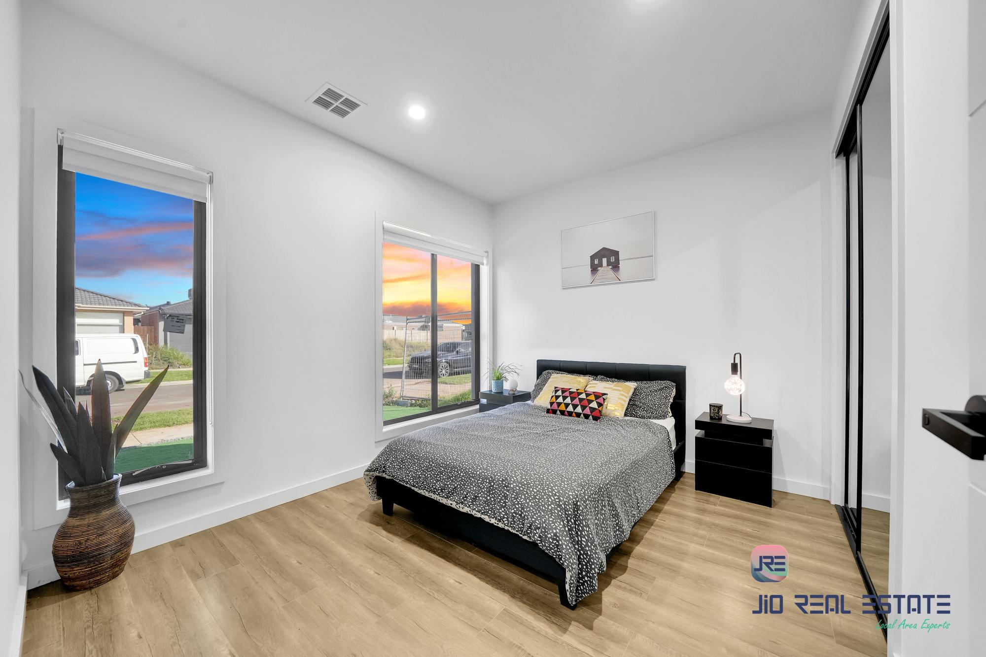 7 Loch Street, Thornhill Park VIC