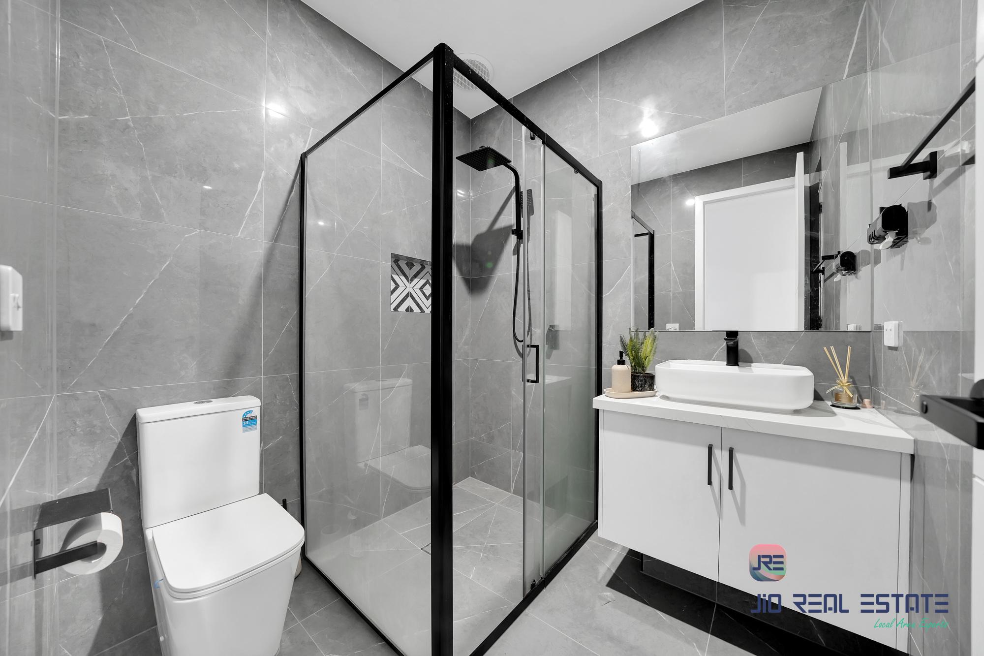 7 Loch Street, Thornhill Park VIC