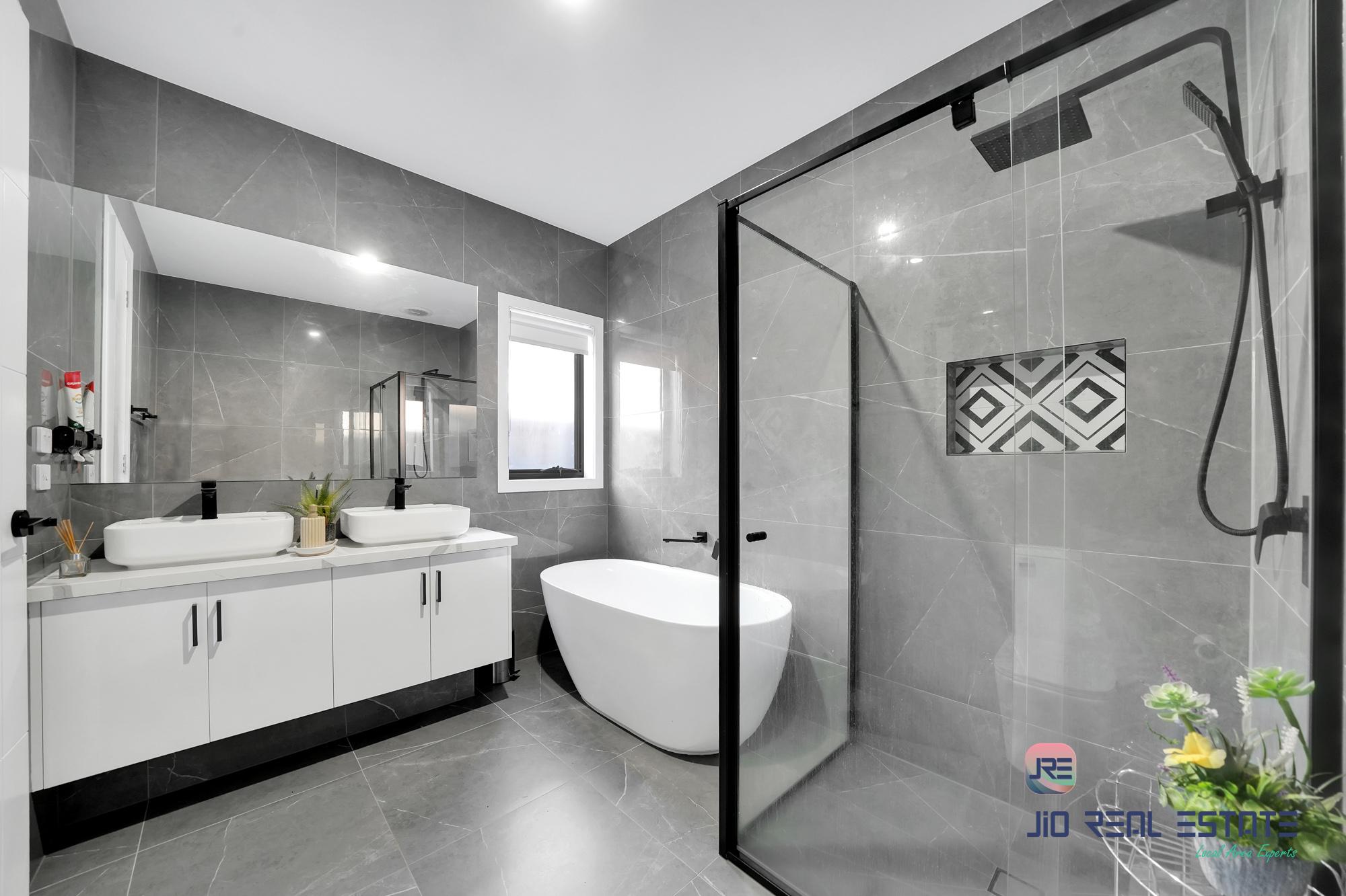 7 Loch Street, Thornhill Park VIC