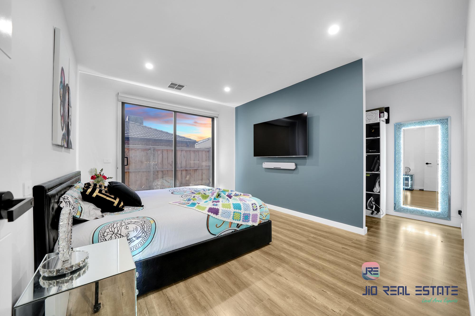 7 Loch Street, Thornhill Park VIC