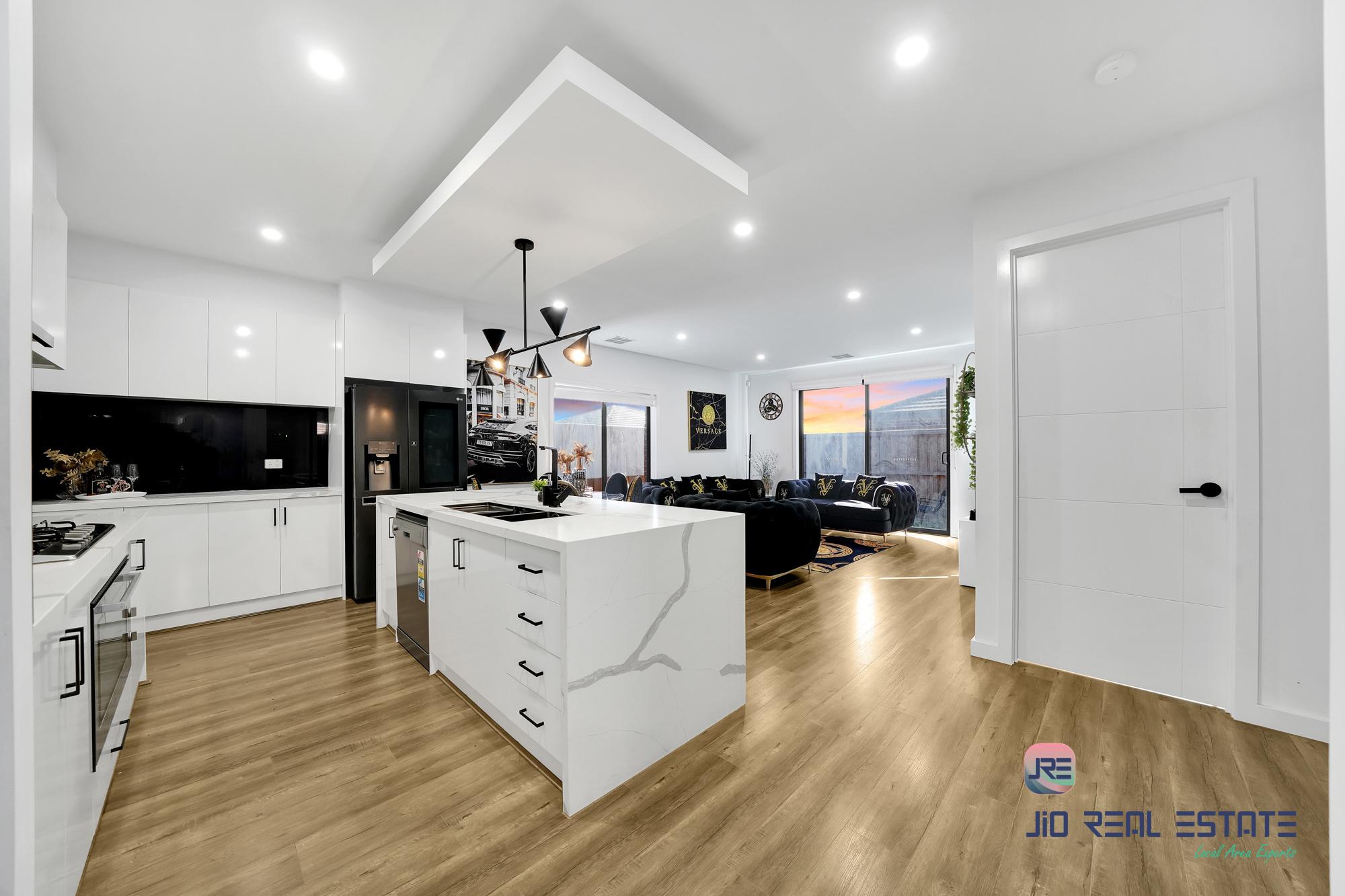 7 Loch Street, Thornhill Park VIC