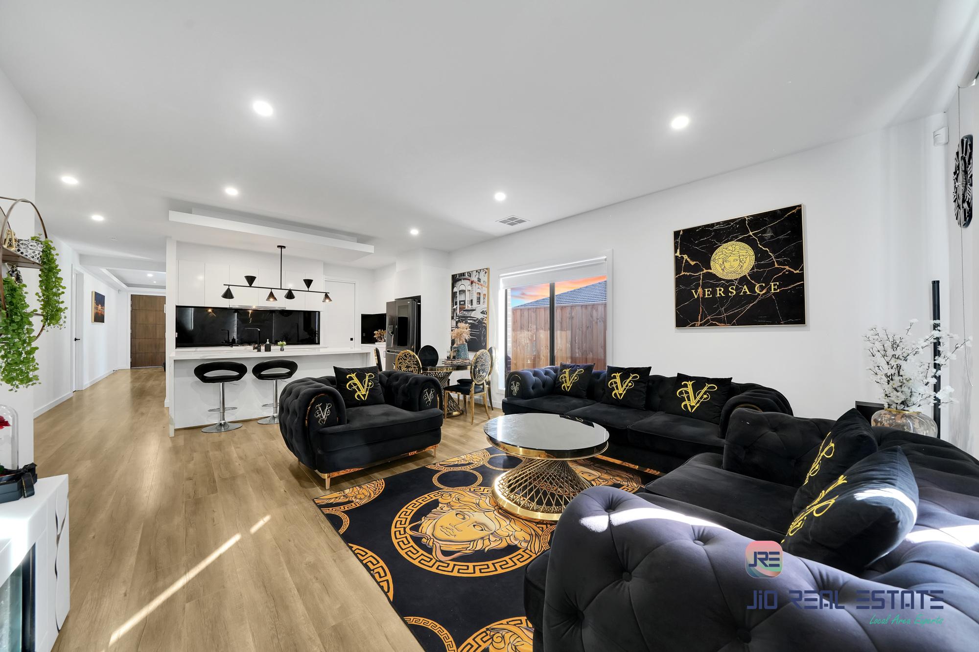 7 Loch Street, Thornhill Park VIC