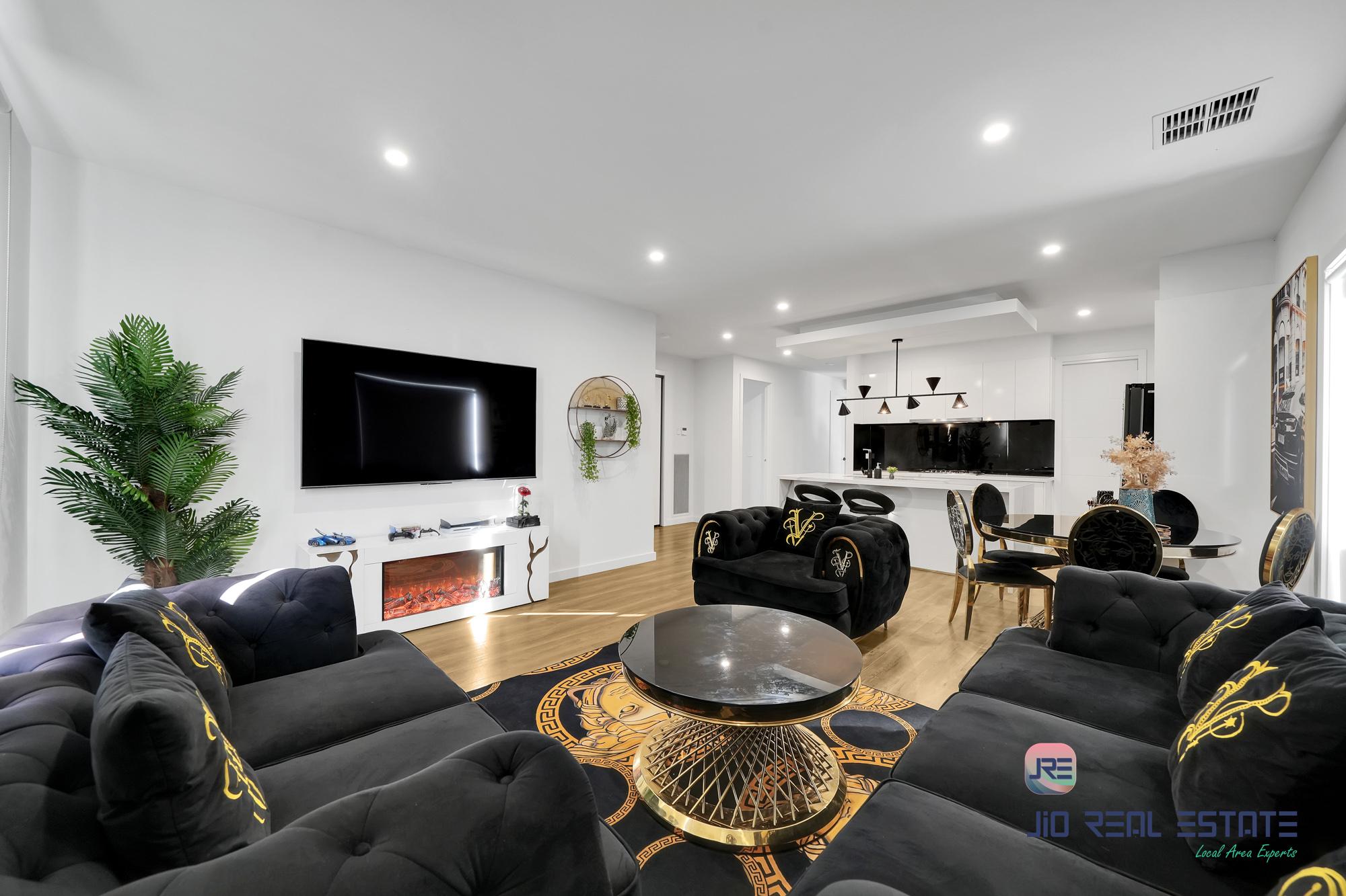 7 Loch Street, Thornhill Park VIC