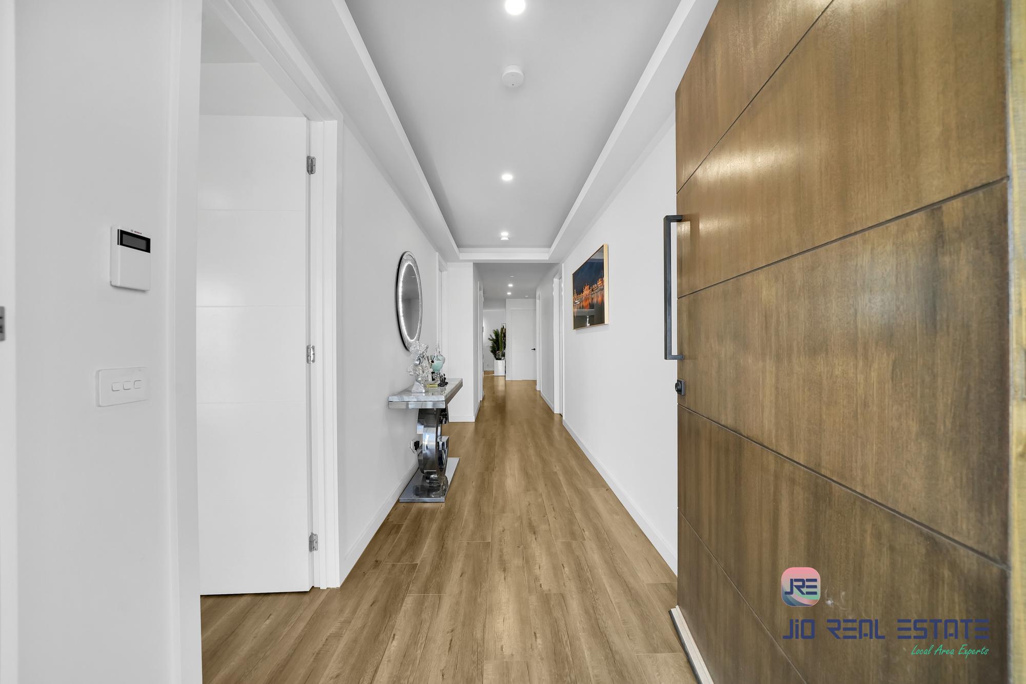 7 Loch Street, Thornhill Park VIC