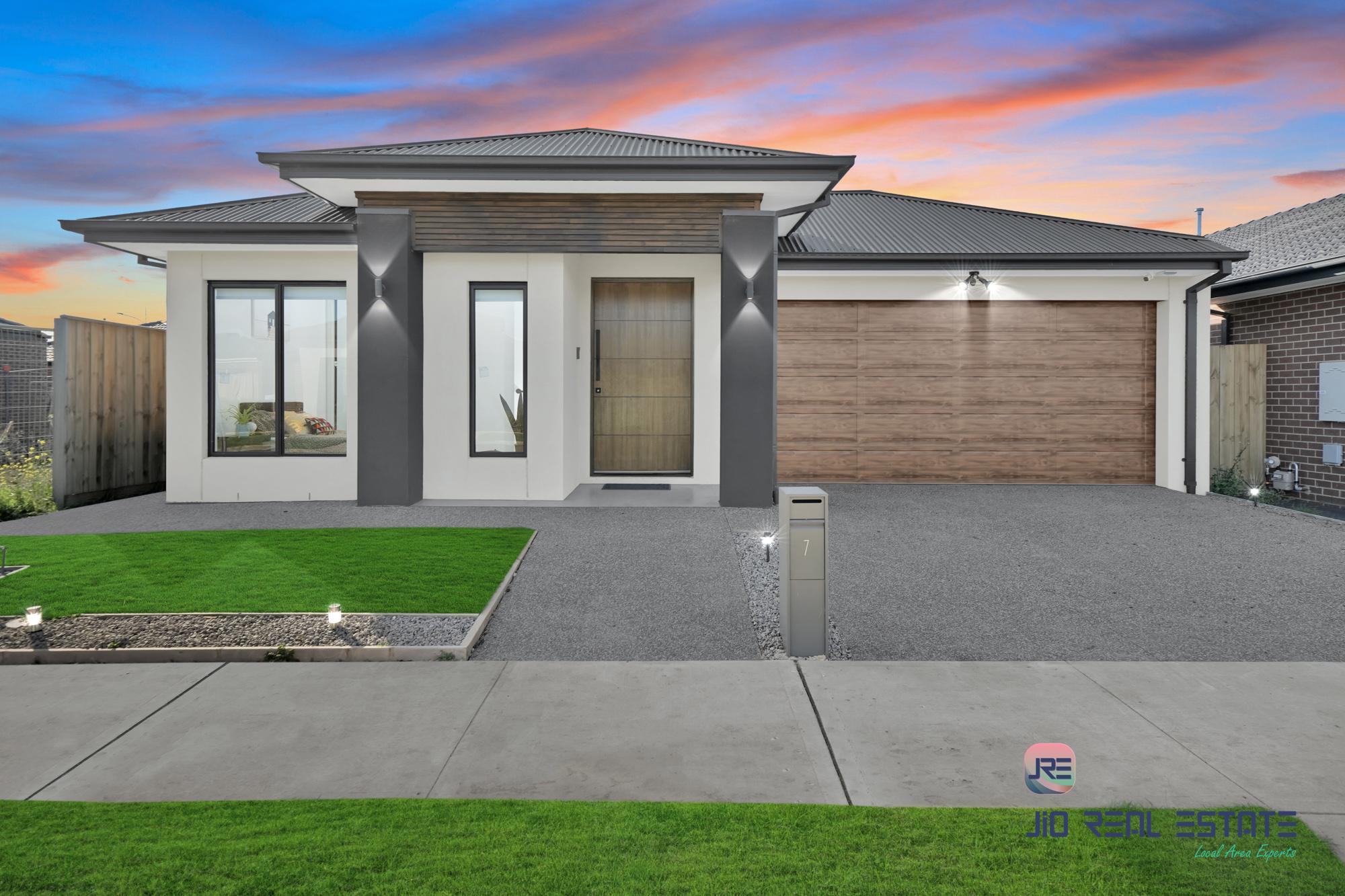 7 Loch Street, Thornhill Park VIC