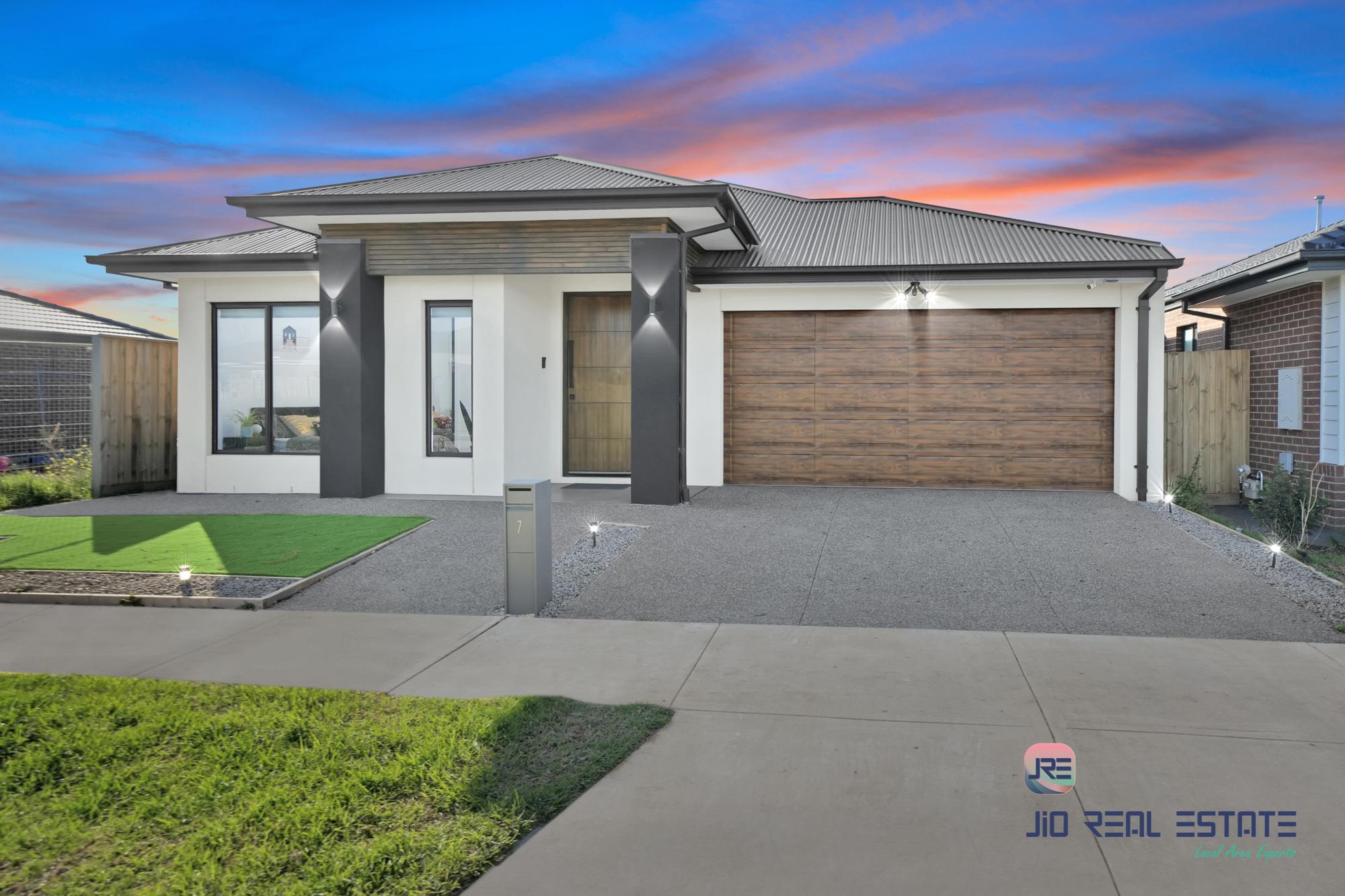 7 Loch Street, Thornhill Park VIC