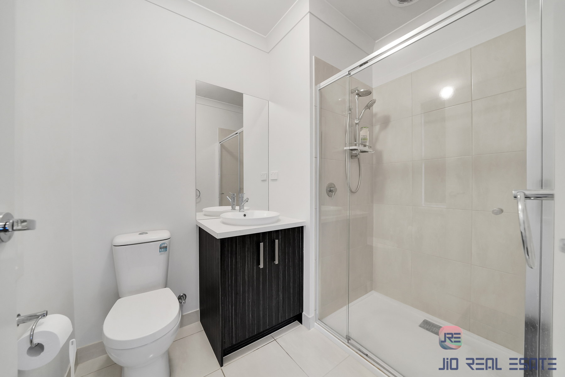 11 Esslemont Road, Thornhill Park VIC