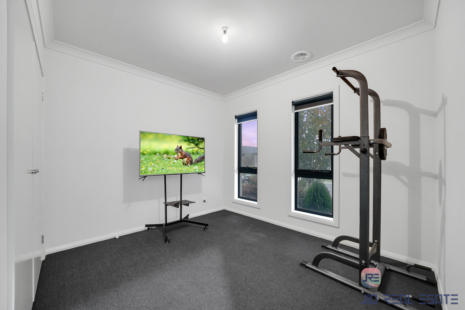 11 Esslemont Road, Thornhill Park VIC