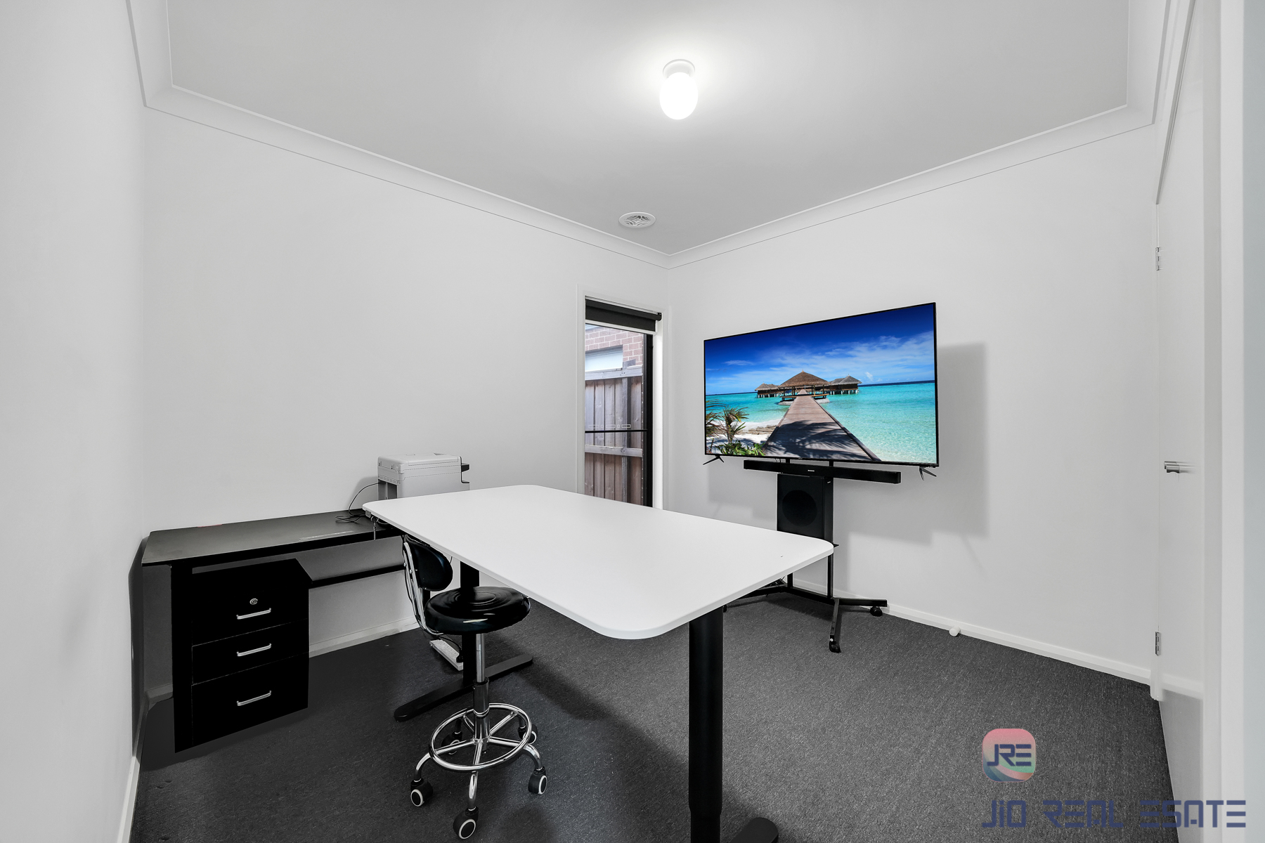 11 Esslemont Road, Thornhill Park VIC