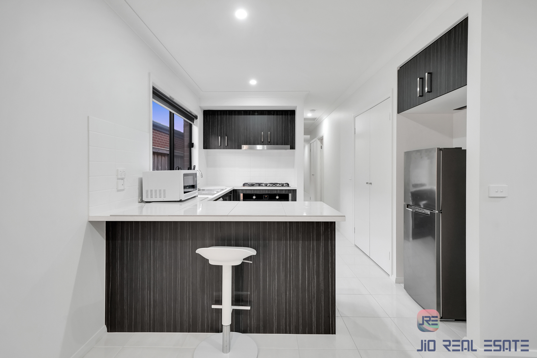 11 Esslemont Road, Thornhill Park VIC