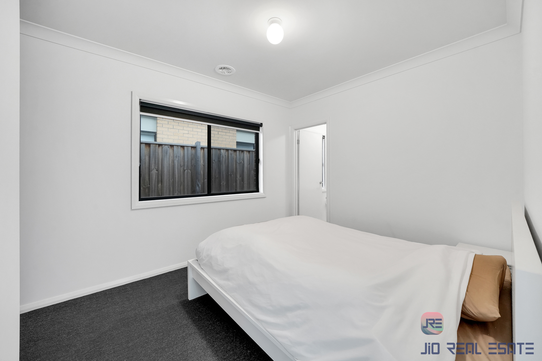 11 Esslemont Road, Thornhill Park VIC