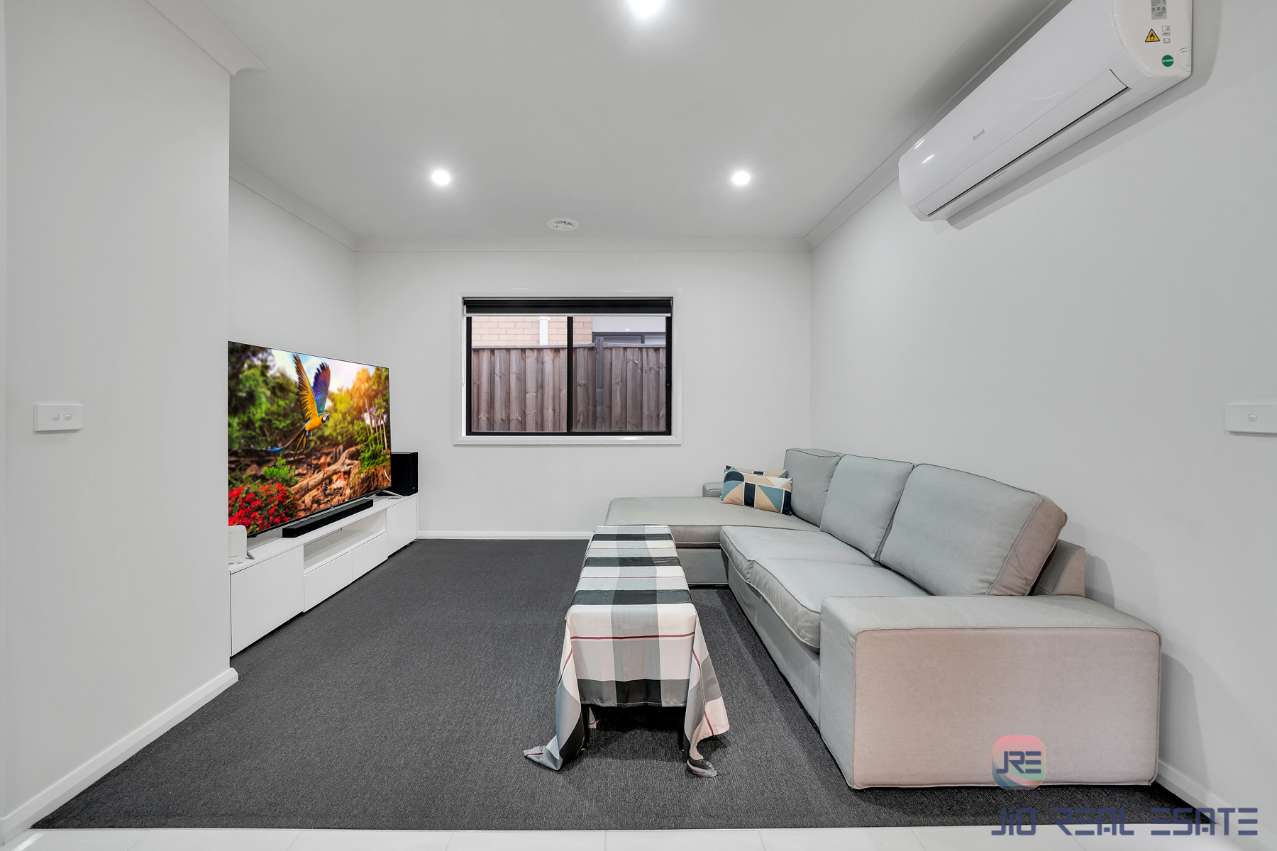 11 Esslemont Road, Thornhill Park VIC