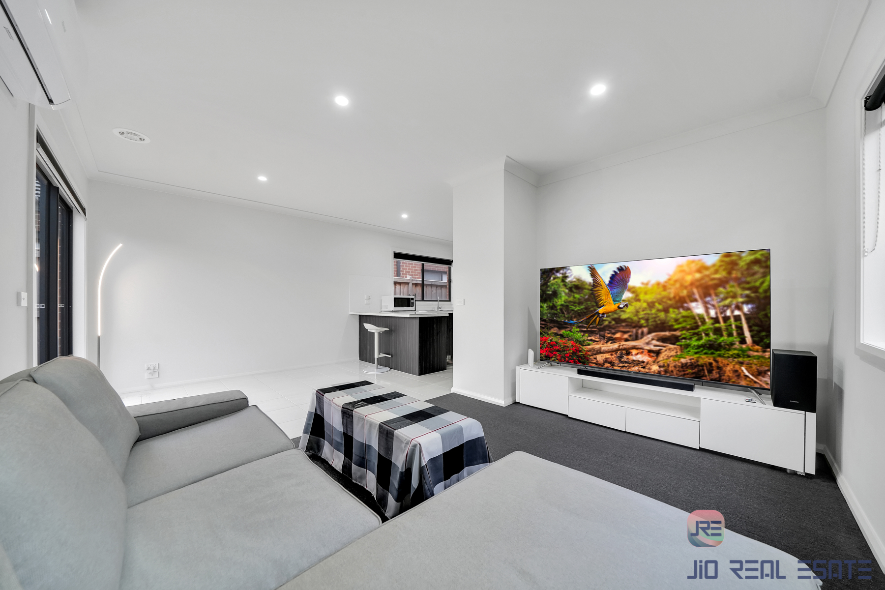 11 Esslemont Road, Thornhill Park VIC