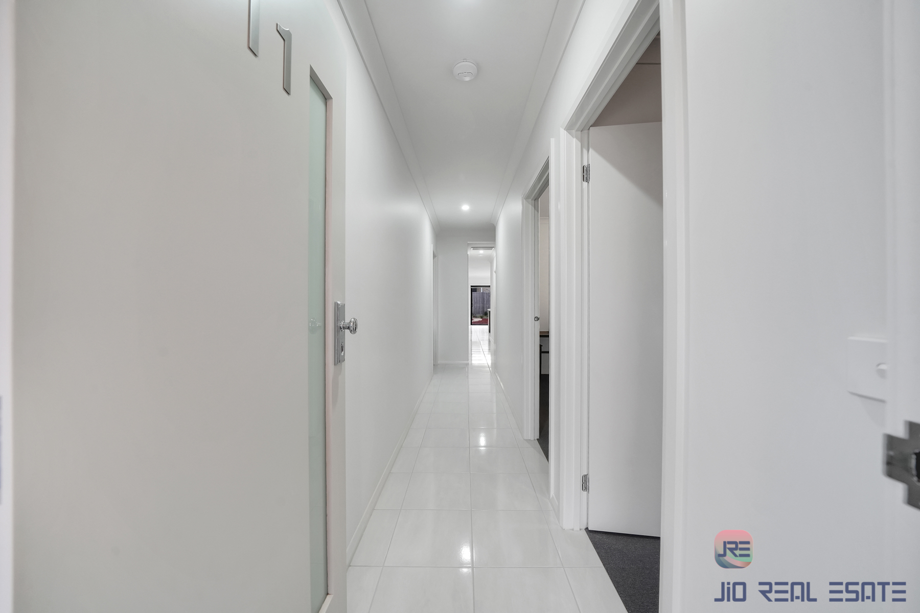 11 Esslemont Road, Thornhill Park VIC