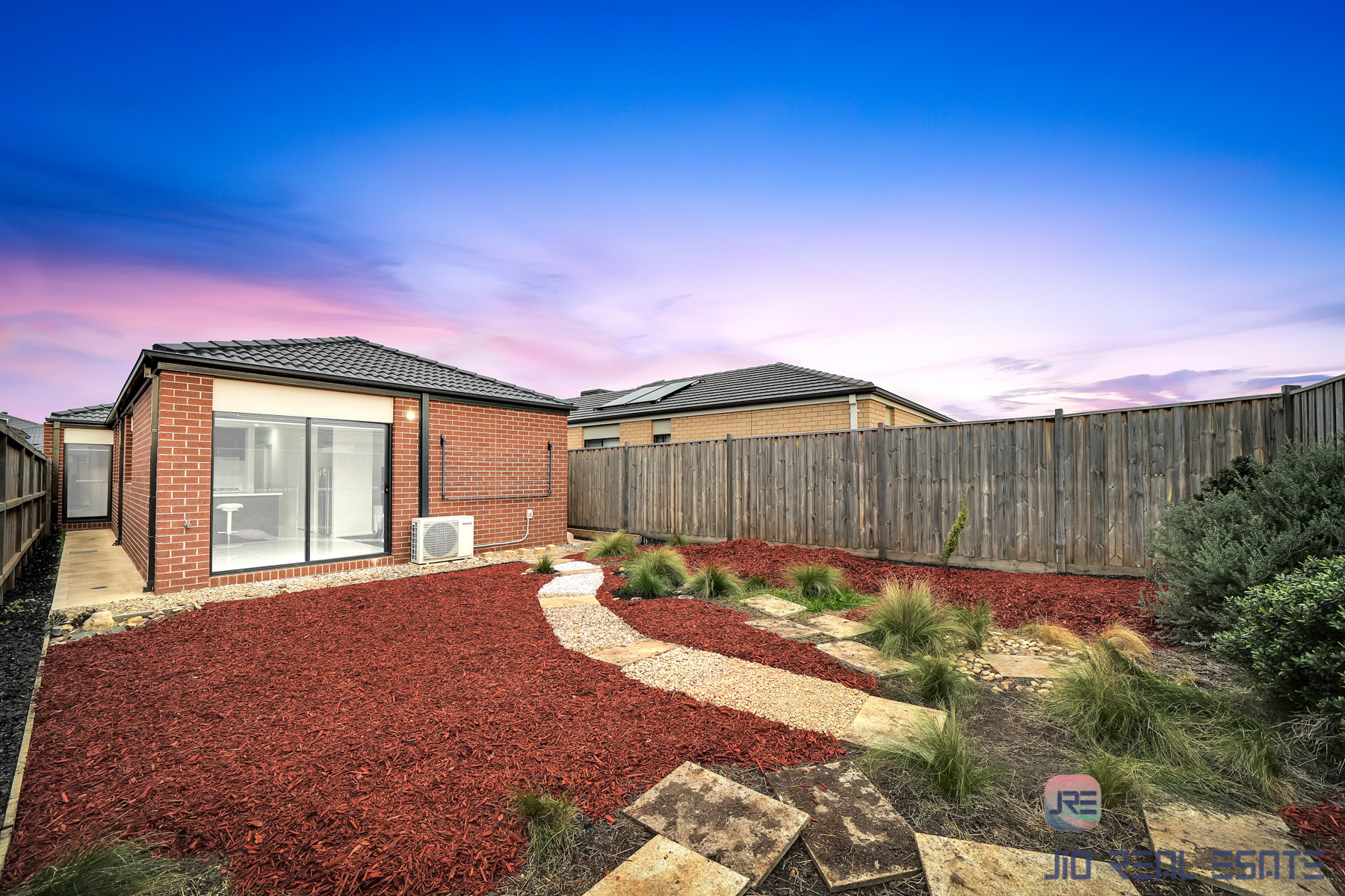 11 Esslemont Road, Thornhill Park VIC