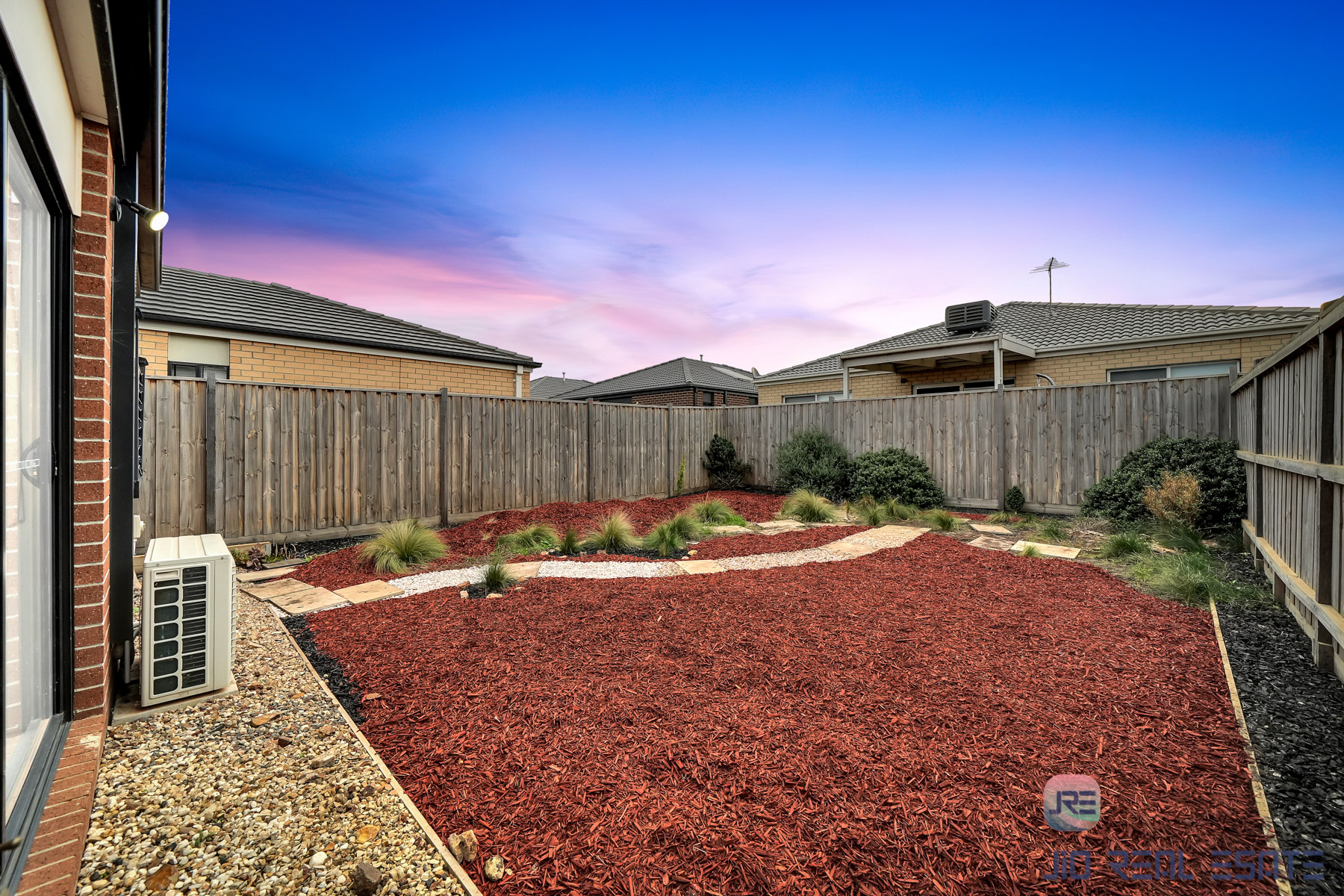 11 Esslemont Road, Thornhill Park VIC