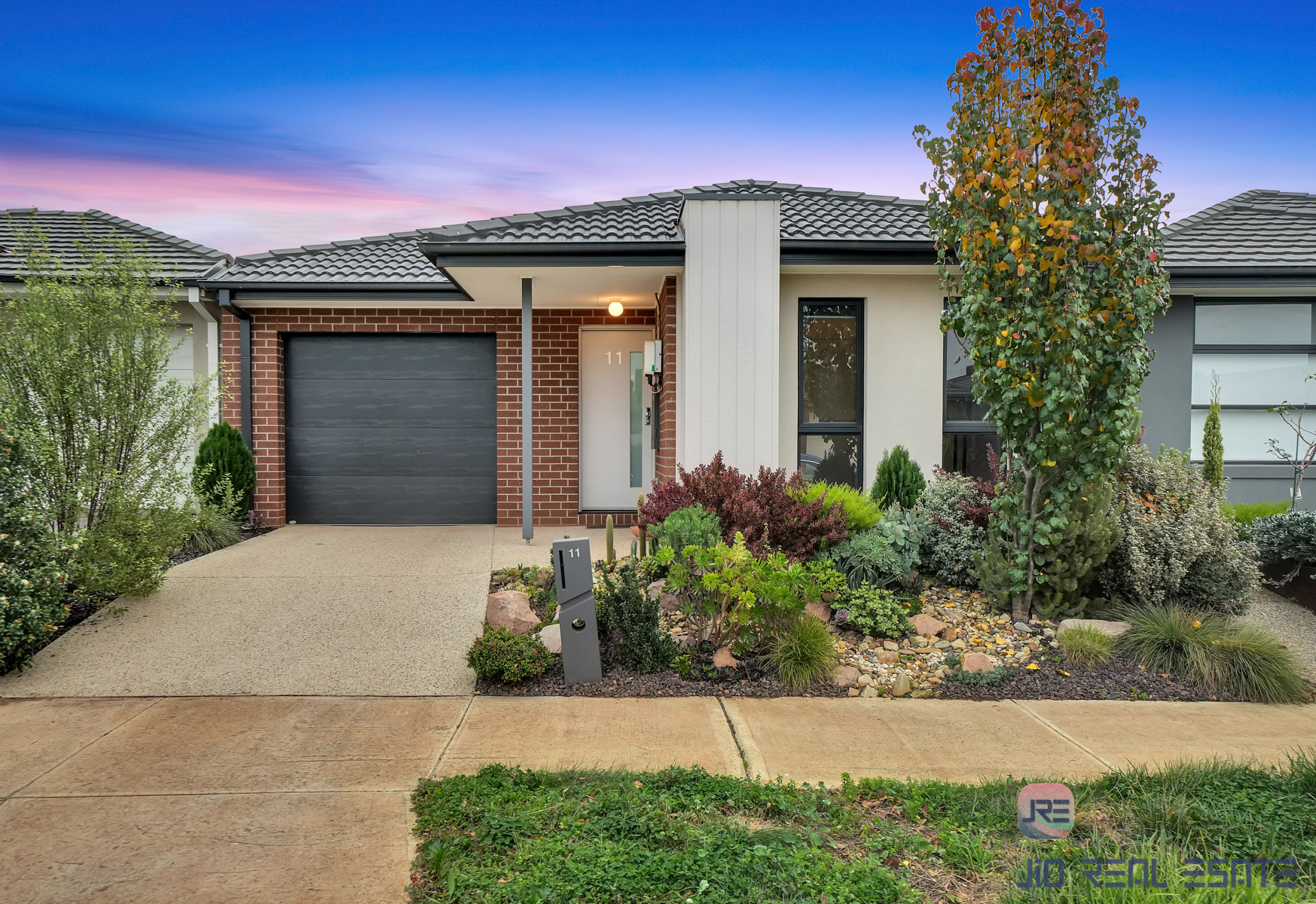 11 Esslemont Road, Thornhill Park VIC