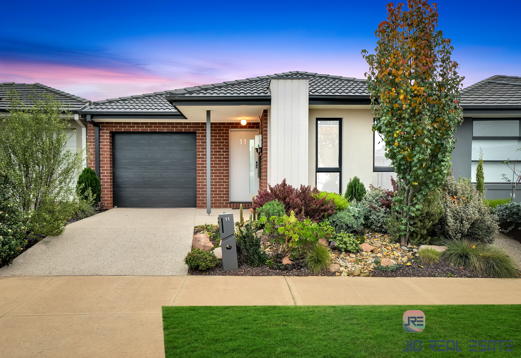 11 Esslemont Road, Thornhill Park VIC