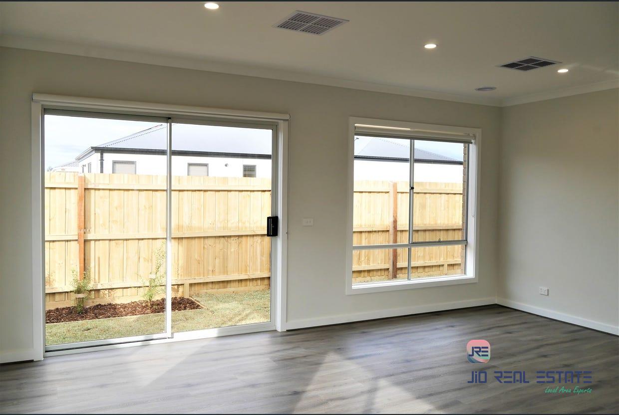 64 Guthrie Drive, Melton South VIC