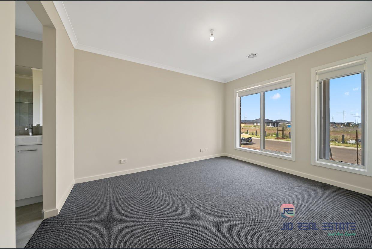 64 Guthrie Drive, Melton South VIC