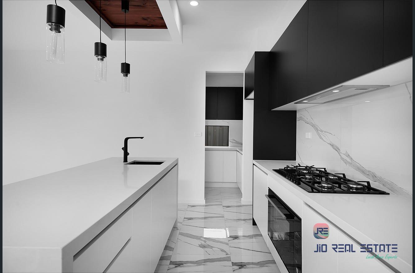 8 Ranelagh Avenue, Strathtulloh VIC