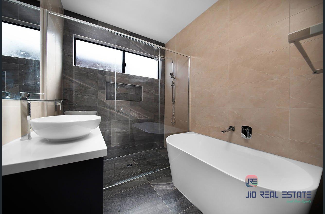 8 Ranelagh Avenue, Strathtulloh VIC