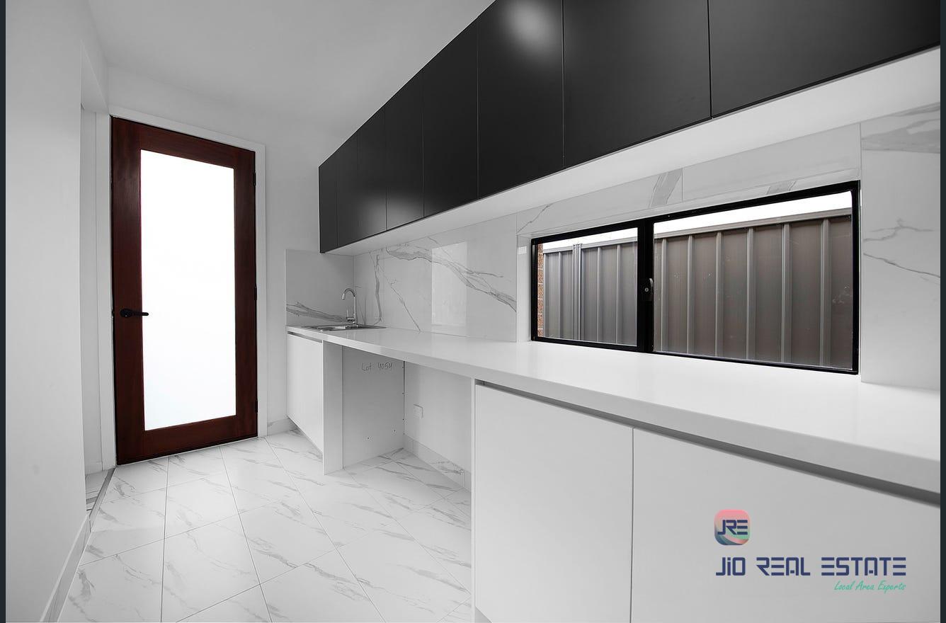 8 Ranelagh Avenue, Strathtulloh VIC