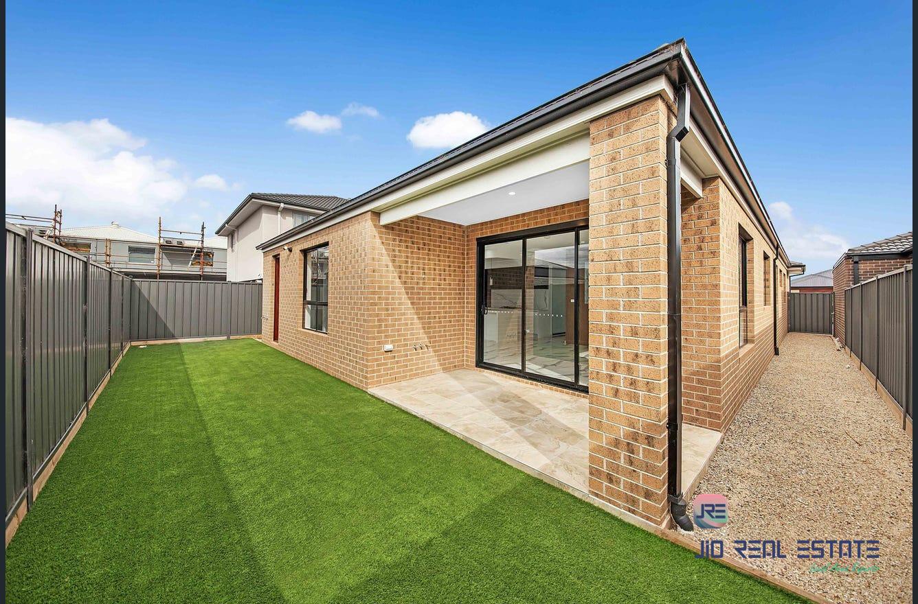 8 Ranelagh Avenue, Strathtulloh VIC