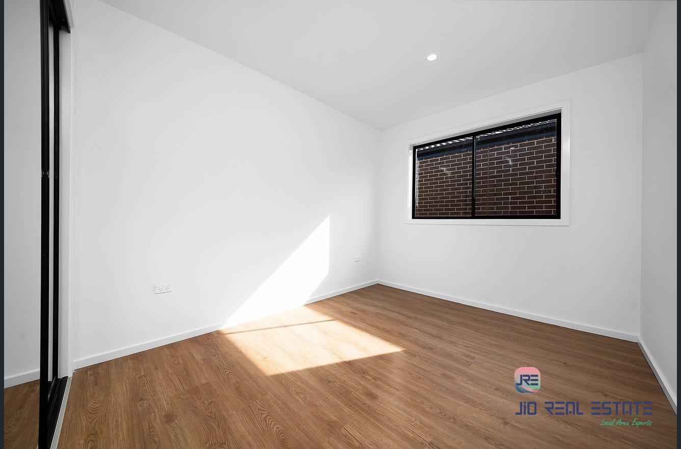 8 Ranelagh Avenue, Strathtulloh VIC