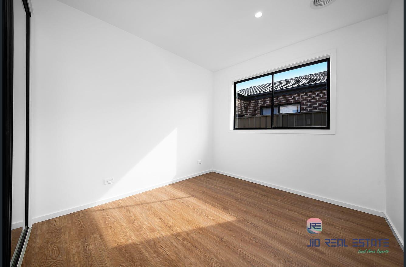 8 Ranelagh Avenue, Strathtulloh VIC