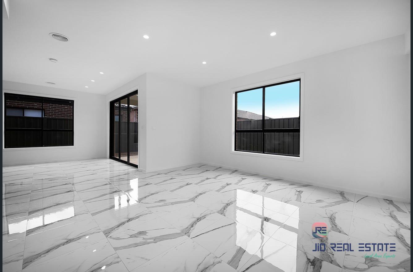 8 Ranelagh Avenue, Strathtulloh VIC