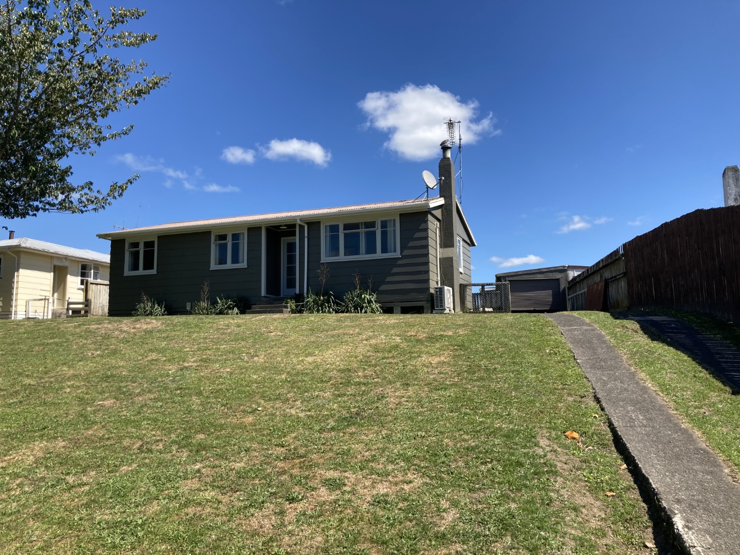 THREE BEDROOM PROPERTY NEAR LAKE MOANANUI