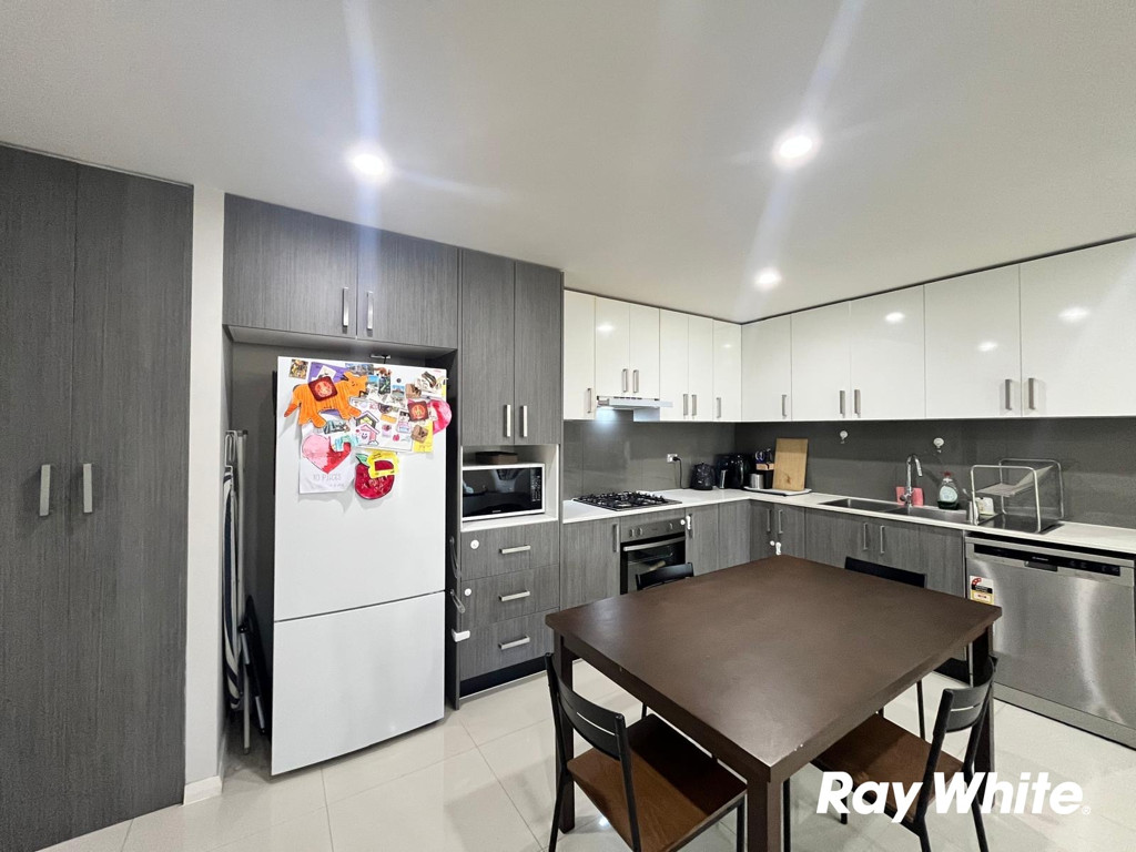 Central Location close to Train Station