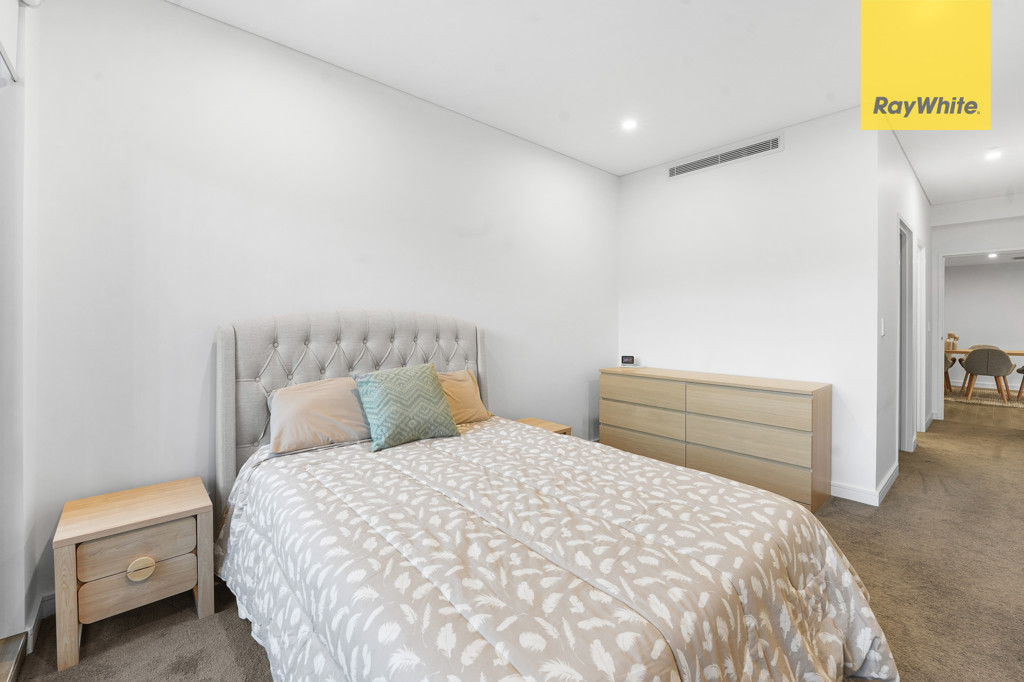 Luxury Living in Blacktown - Walk to Westpoint & Station