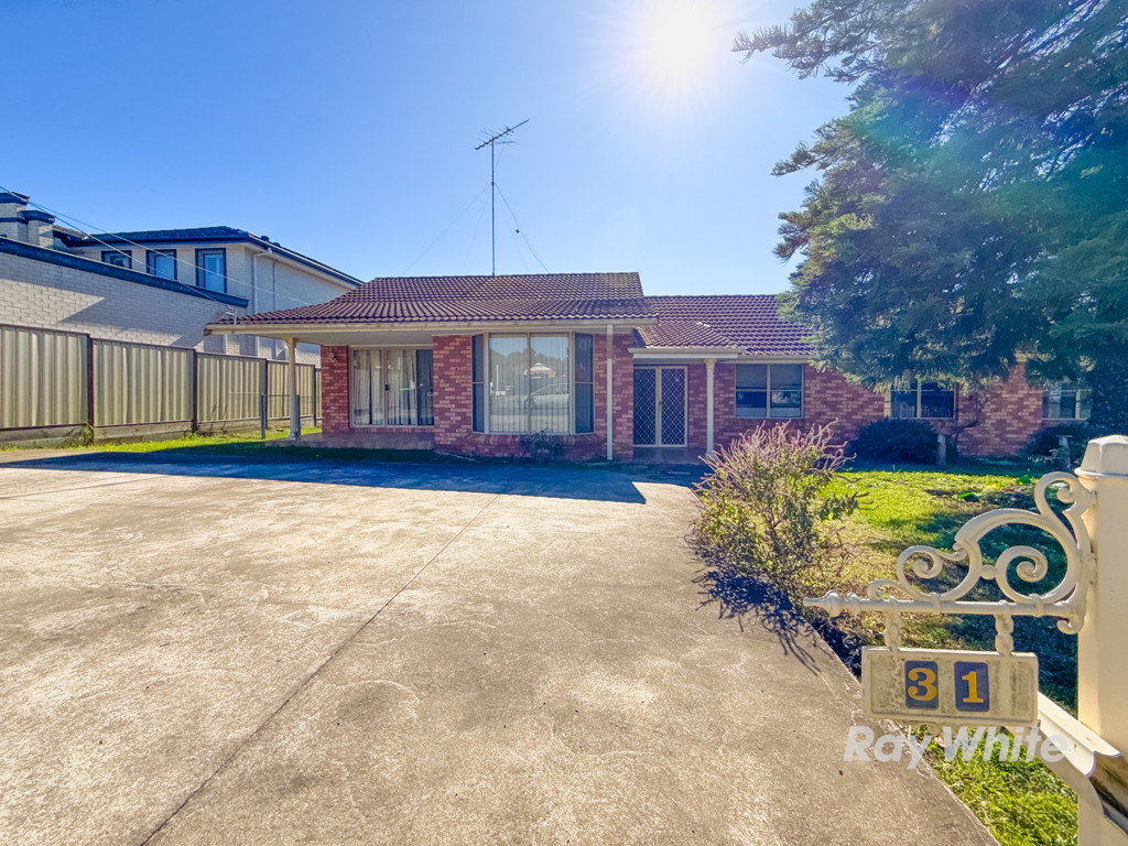 Great Location - Spacious 3 Bedroom Family Home