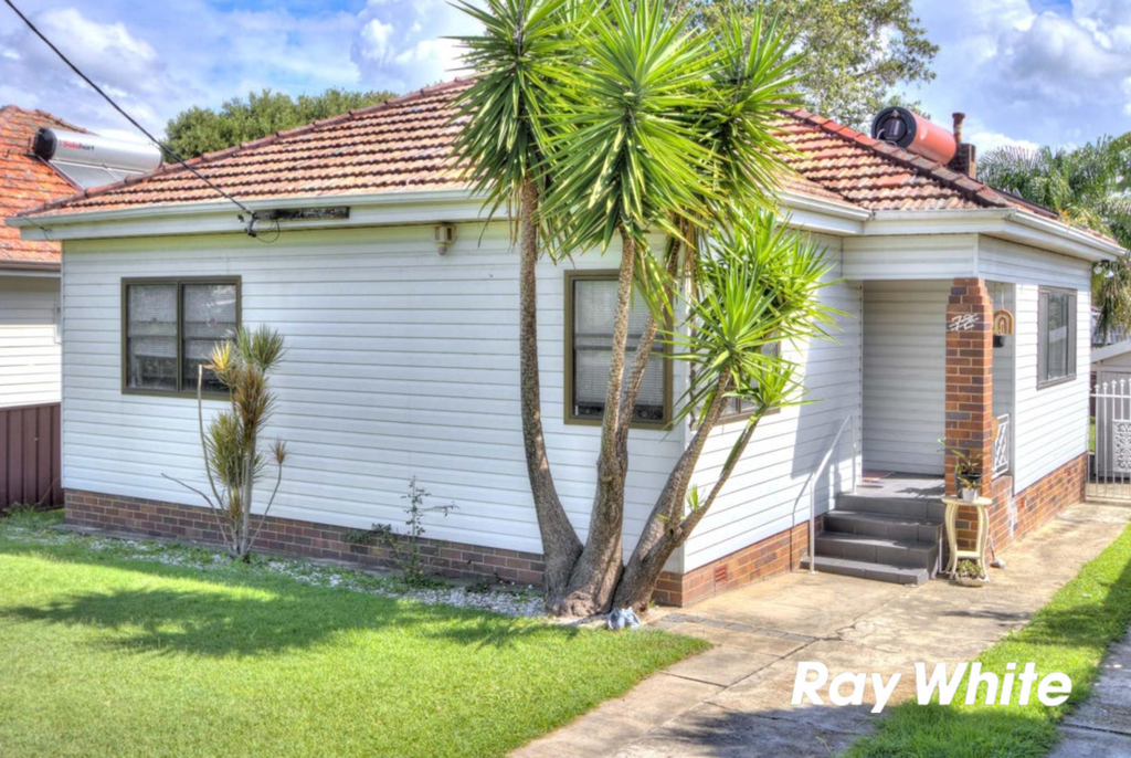 SPACIOUS THREE BEDROOM HOME - GIRRAWEEN PUBLIC SCHOOL CATCHMENT