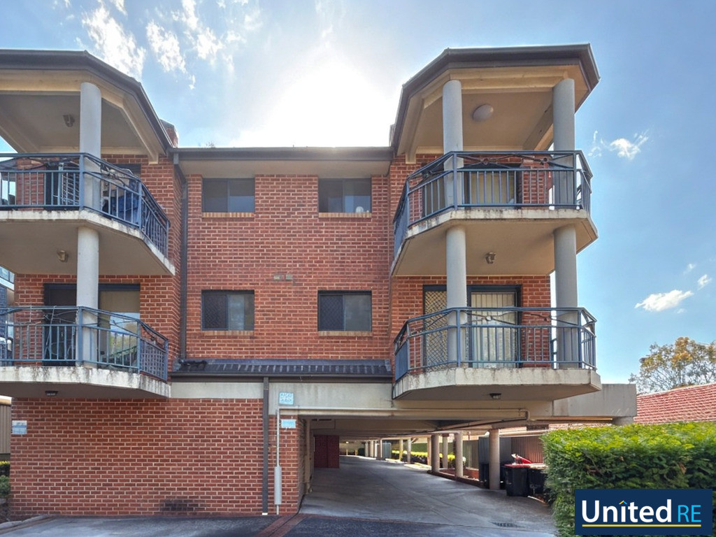 Walk to Station + Lock Up Garage