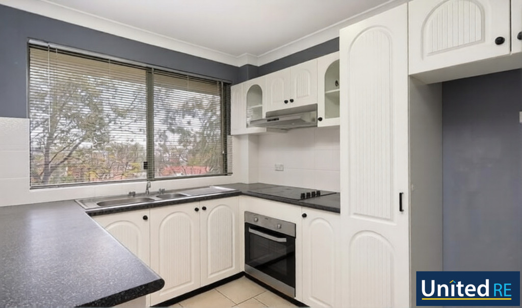 CENTRAL LOCATION 5 MINUTES TO STATION