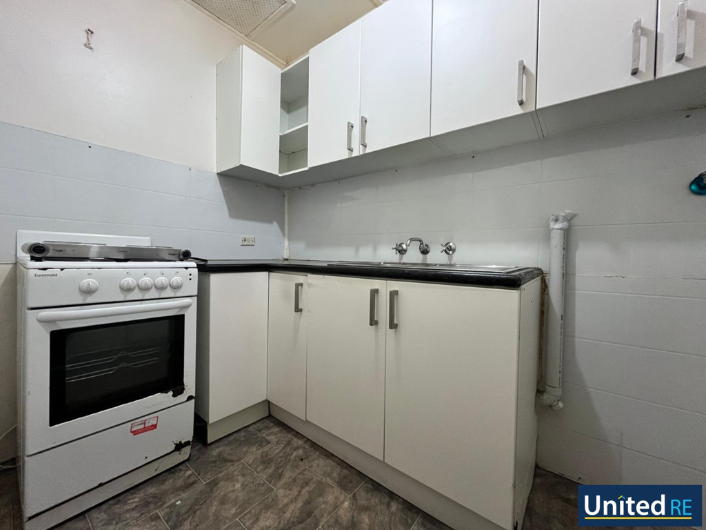 One Bedroom Studio - Close to Everything With Including  Water & Electricity 