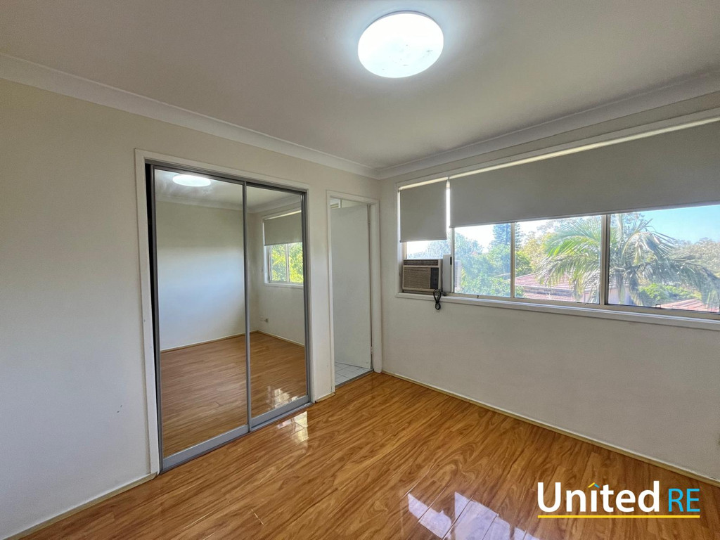 Three Bedroom Town House - Close to Amenities