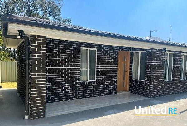 Modern & Convenient Granny Flat in the Heart of St Marys