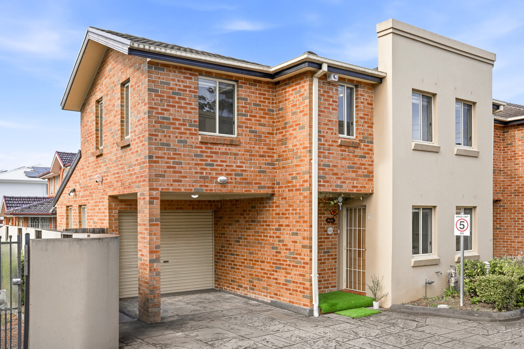 Effortless Family Living - Walk to Local Amenities!
