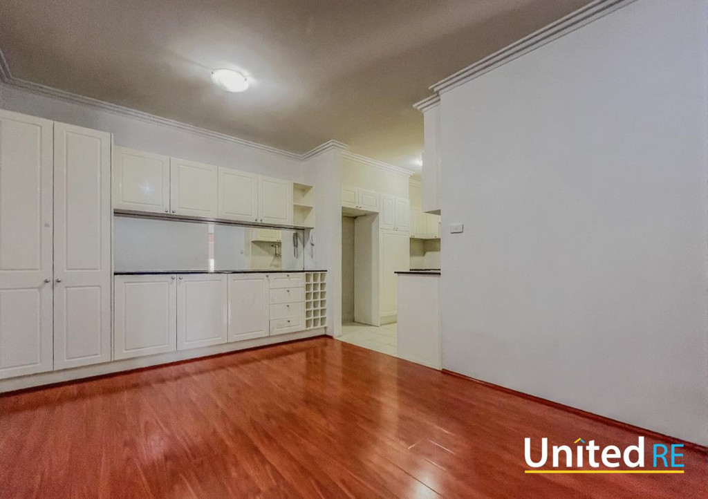 NICE TWO BEDROOM UNIT IN BLACKTOWN AT CONVENIENT LOCATION