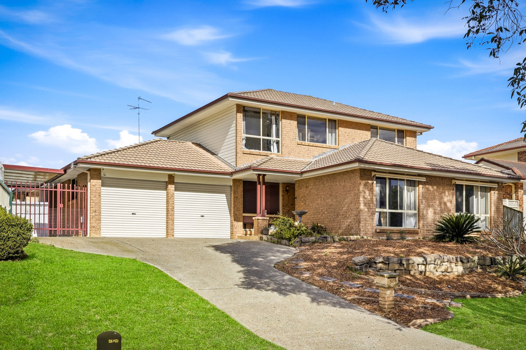 Spacious Family Entertainer with Pool & Exceptional Floor Plan